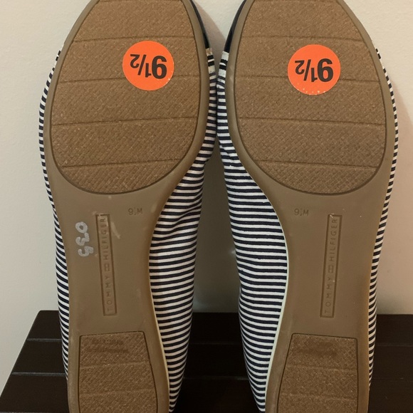 Women’s Tommy Hilfiger “Jakline” Navy/White Ballet Flats Size 9.5M NWOB - Picture 5 of 7